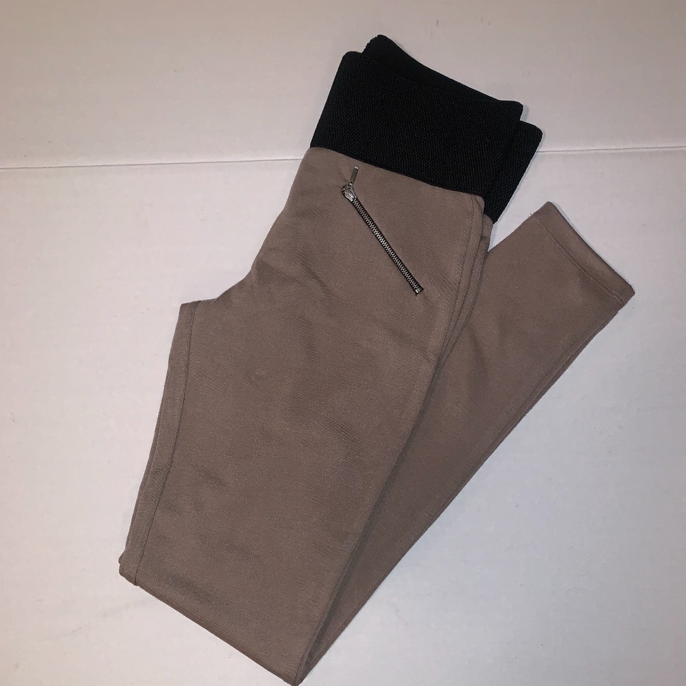 NWT. FOREVER 21 WIDE BAND STRETCH  LEGGINGS PANTS WOMEN'S SIZE MEDIUM - TAUPE